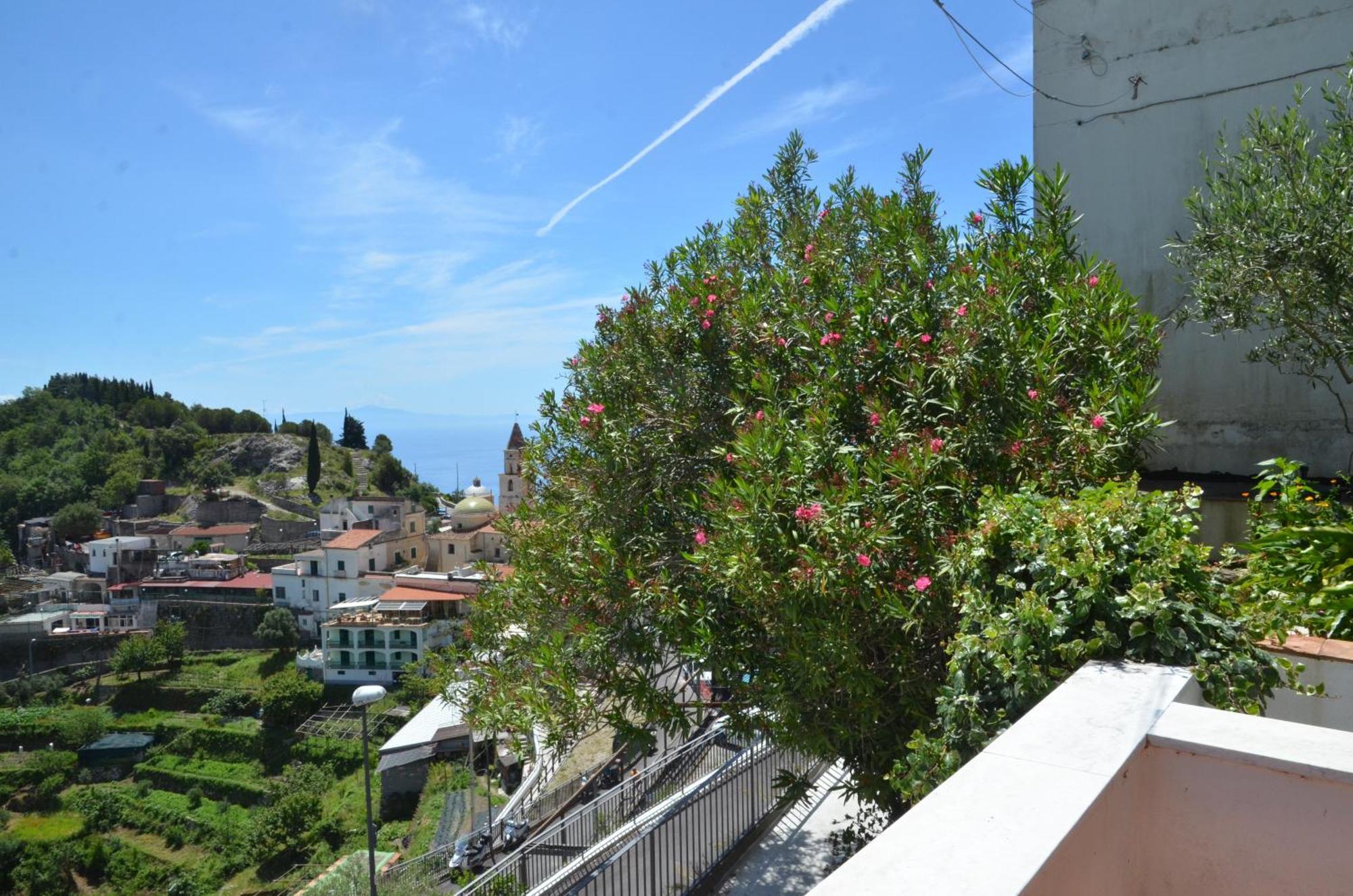 Amalfi Hills Aparthotel Стая снимка