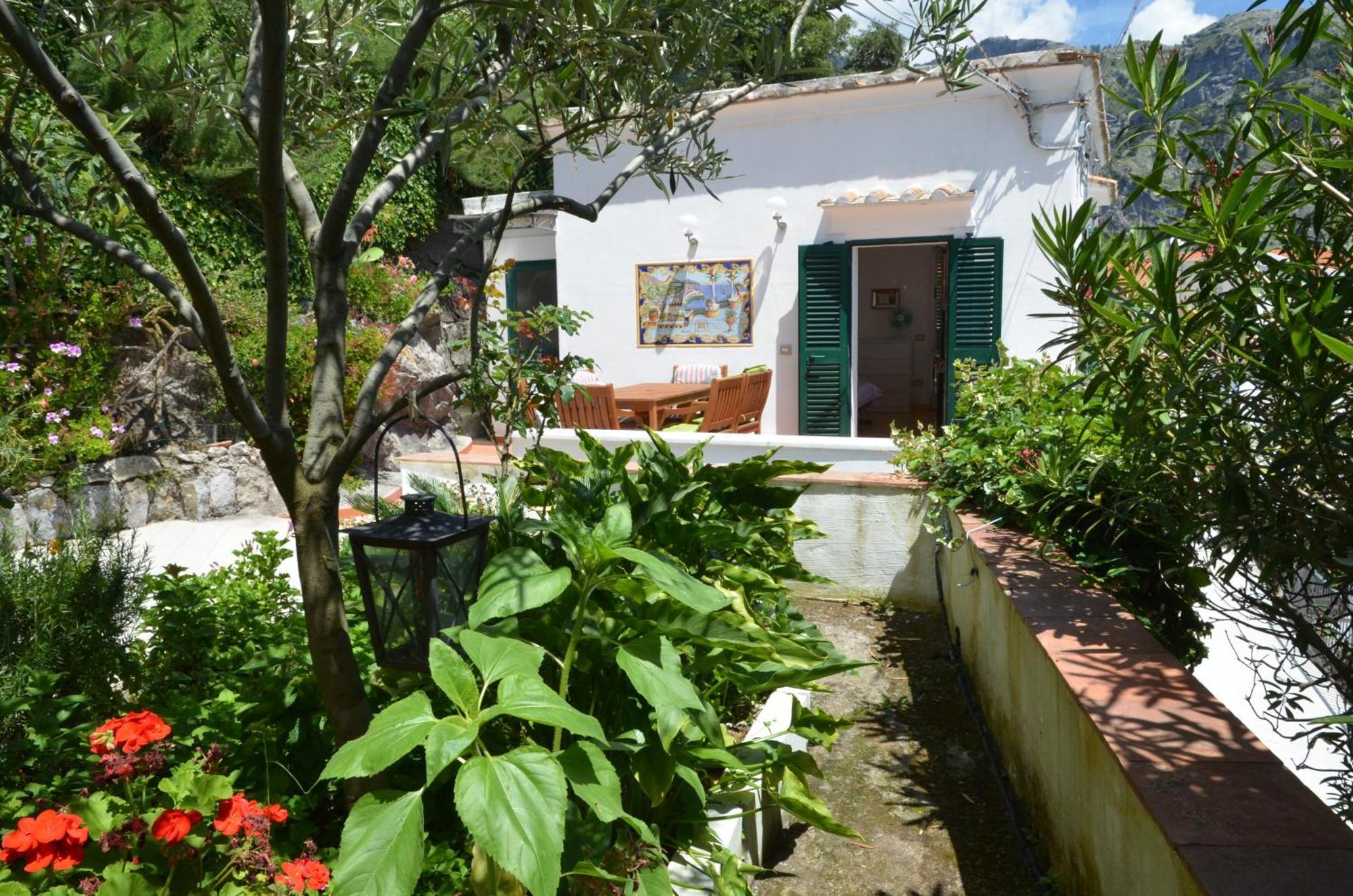 Amalfi Hills Aparthotel Стая снимка